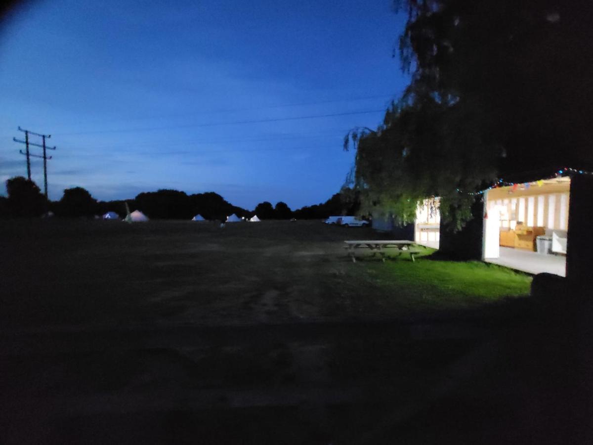 Dorset Glamping Fields 호텔 Corfe Mullen 외부 사진